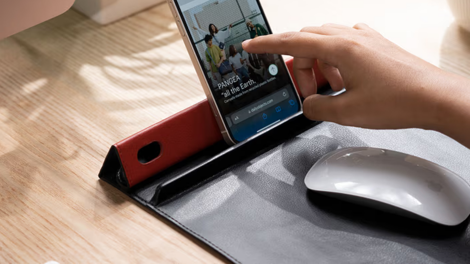 Desk Mat vs. Mouse Pad: Why More Professionals Are Choosing Desk Mats for Modern Workspaces