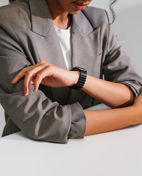 noir-link-steel-apple-watch-band