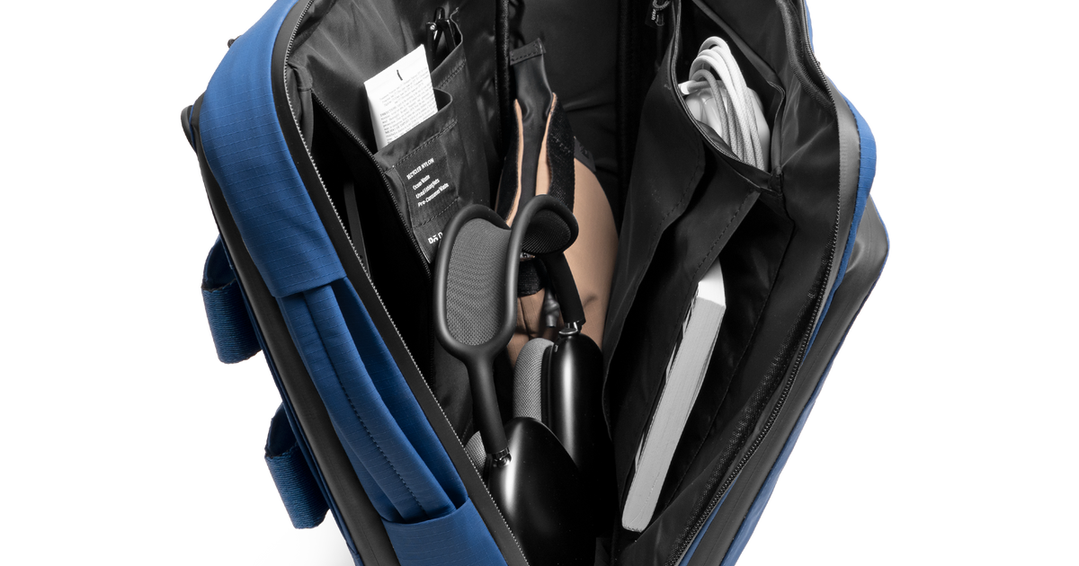 Pivot Meridian Convertible Briefpack for Men/Women — DailyObjects